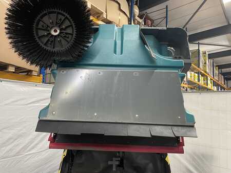 Ride On Vacuum Sweeper 2018 Tennant S20 E/D/LPG (3)