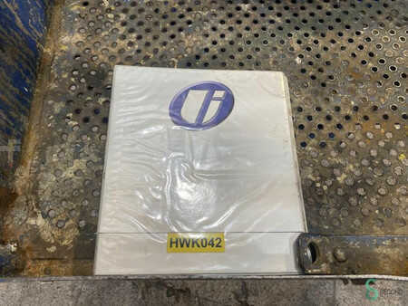 Autres 2005  UpRight AB38 (9)