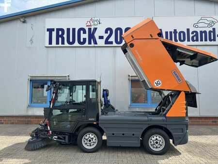 Ride On Vacuum Sweeper 2019  Schmidt Swingo 200+ Compact inkl. Hochdruckreiniger (2)