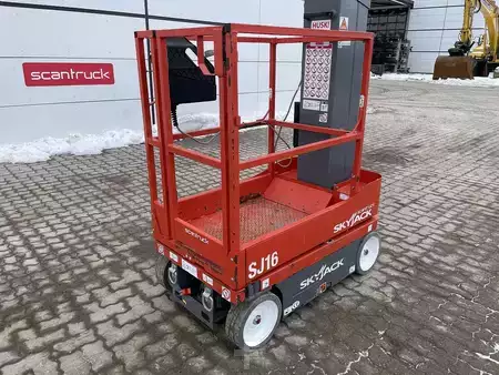 Speciális készülékek 2022  Skyjack SJ16 (1)