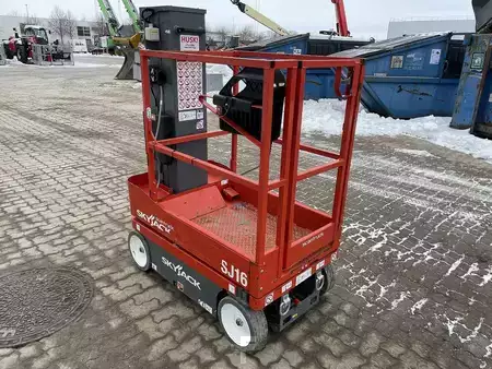 Speciális készülékek 2022  Skyjack SJ16 (5)