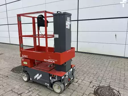 Apparecchiature speciali 2022  Skyjack SJ16 E (2)