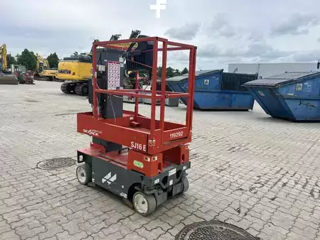 Apparecchiature speciali 2022  Skyjack SJ16 E (4)