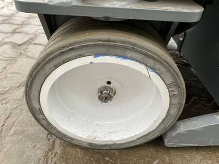 Speciální stroje 2023  Skyjack SJ20E (7)