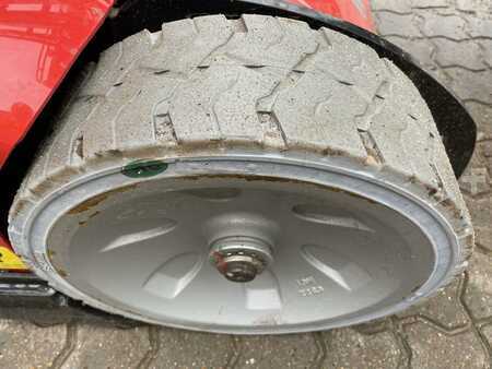 Speciální stroje 2024  Manitou 100VJR (6)