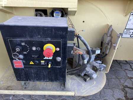 Piattaforme aeree a pantografo 2008  JLG 4069 (9)