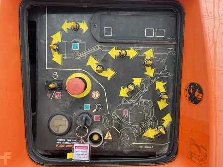 Kloubová pracovní plošina 2015  JLG 800AJ (9)