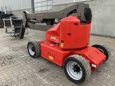 Kloubová pracovní plošina 2006  JLG E450AJ (2)