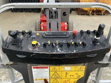 Kloubová pracovní plošina 2006  JLG E450AJ (3)