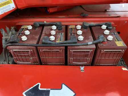 Kloubová pracovní plošina 2006  JLG E450AJ (8)