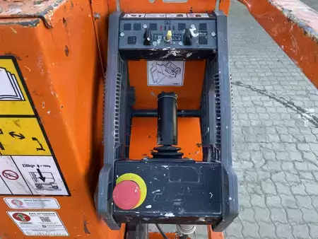 Speciální stroje 2007  JLG 1230ES (3)