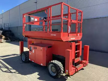 Ollós munka emelvény 2015  Manitou 140SC (2)