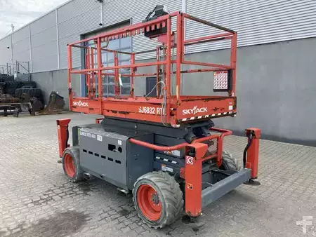 Saksinostimet 2020  Skyjack SJ6832 RTE (2)