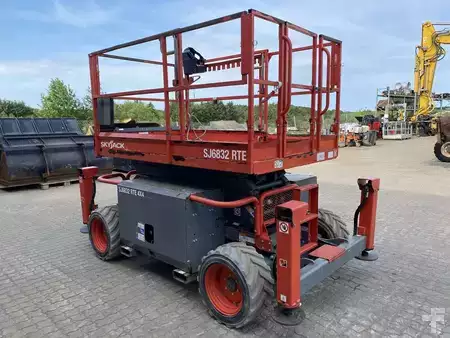 Saksinostimet 2020  Skyjack SJ6832 RTE (5)