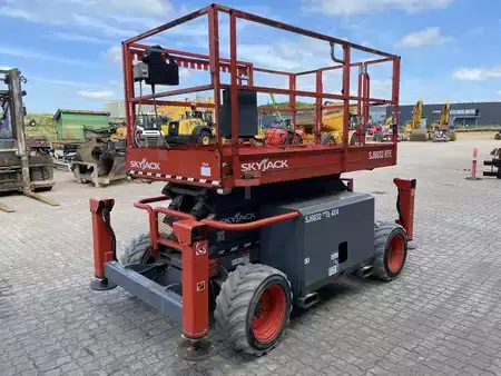 Saksinostimet 2020  Skyjack SJ6832 RTE (4)