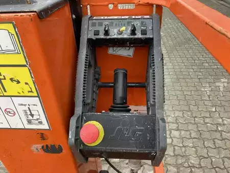 Speciální stroje 2015  JLG 1230ES (3)