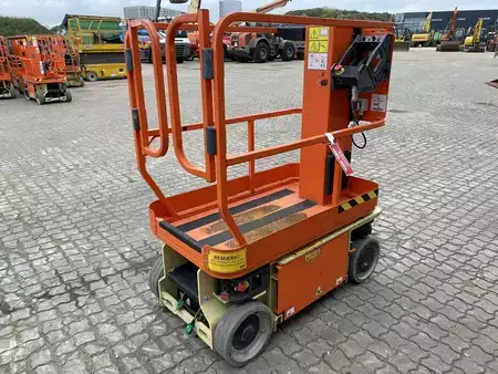 Speciální stroje 2015  JLG 1230ES (4)