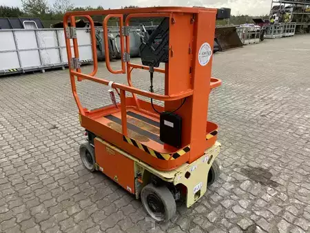 Speciální stroje 2015  JLG 1230ES (5)