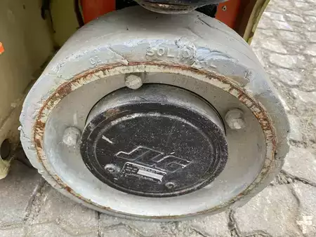Speciální stroje 2015  JLG 1230ES (6)
