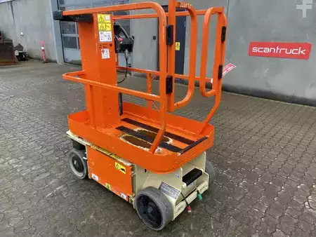 Speciální stroje 2017  JLG 1230ES (2)