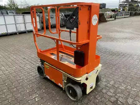 Speciální stroje 2017  JLG 1230ES (5)