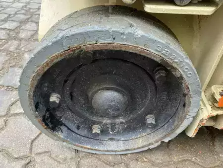 Speciální stroje 2017  JLG 1230ES (7)
