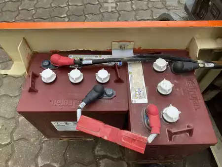 Speciální stroje 2017  JLG 1230ES (8)