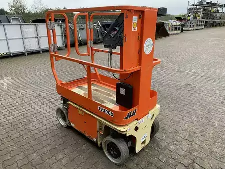 Speciální stroje 2017  JLG 1230ES (5)