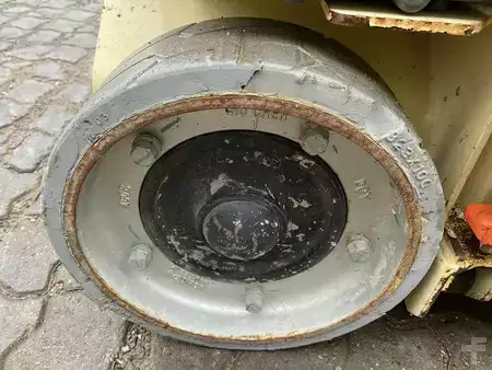 Speciální stroje 2017  JLG 1230ES (7)
