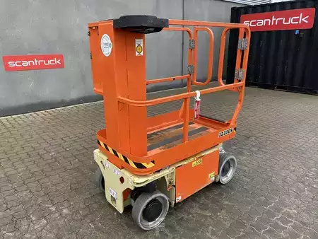 Speciální stroje 2017  JLG 1230ES (1)