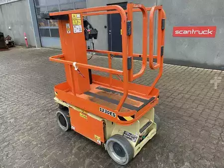 Speciální stroje 2017  JLG 1230ES (2)