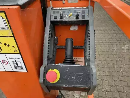 Speciální stroje 2017  JLG 1230ES (3)