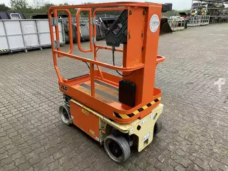 Speciální stroje 2017  JLG 1230ES (5)