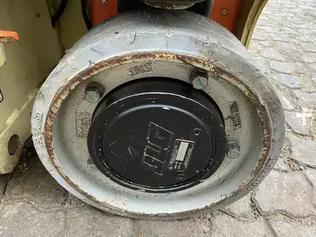 Speciální stroje 2017  JLG 1230ES (6)