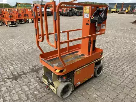 Speciální stroje 2017  JLG 1230ES (4)