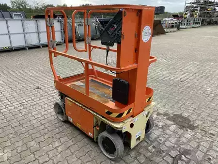 Speciální stroje 2017  JLG 1230ES (5)