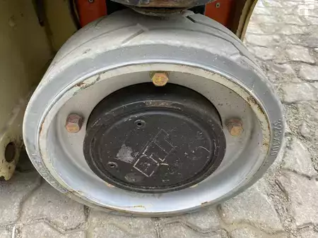 Speciální stroje 2017  JLG 1230ES (6)