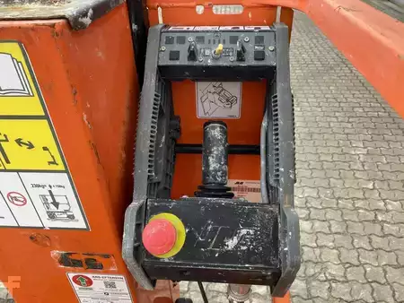 Speciální stroje 2017  JLG 1230ES (3)