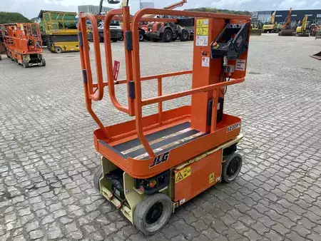 Speciální stroje 2017  JLG 1230ES (4)