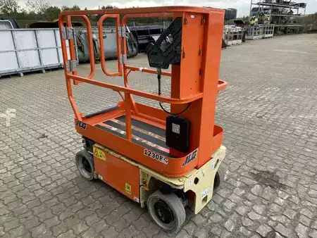 Speciální stroje 2017  JLG 1230ES (5)
