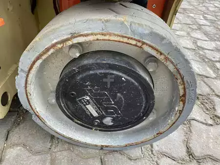 Speciální stroje 2017  JLG 1230ES (6)