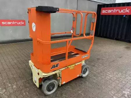 Speciální stroje 2018  JLG 1230ES (1)