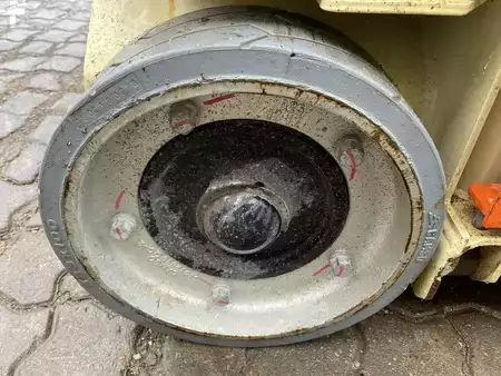 Speciální stroje 2018  JLG 1230ES (7)
