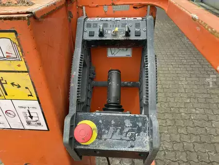 Speciální stroje 2007  JLG 1230ES (3)