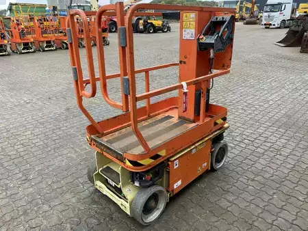 Speciální stroje 2007  JLG 1230ES (4)