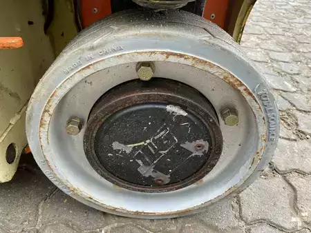 Speciální stroje 2007  JLG 1230ES (6)