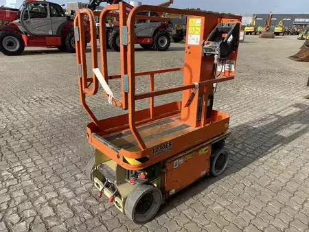 Speciální stroje 2011  JLG 1230ES (4)