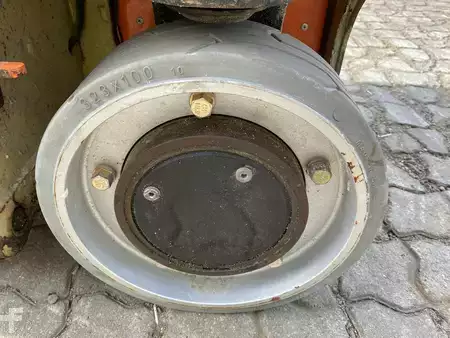 Speciální stroje 2011  JLG 1230ES (6)