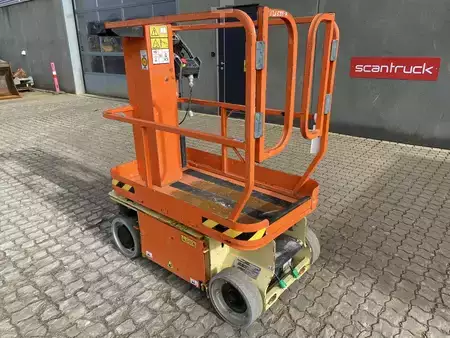 Speciální stroje 2013  JLG 1230ES (2)