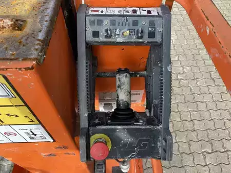Speciální stroje 2013  JLG 1230ES (3)